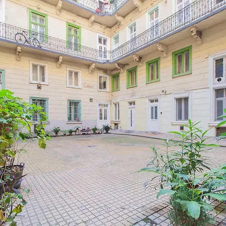 The Oktogon Getaway Appartement Budapest