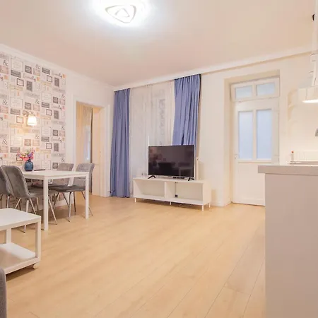 The Oktogon Getaway Apartamento *