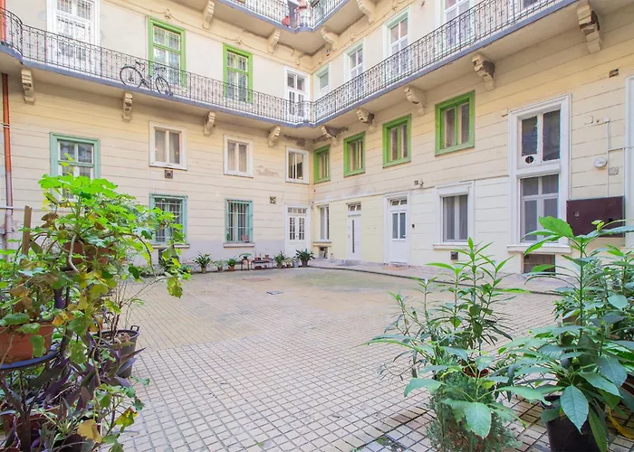 The Oktogon Getaway Apartament Budapesta